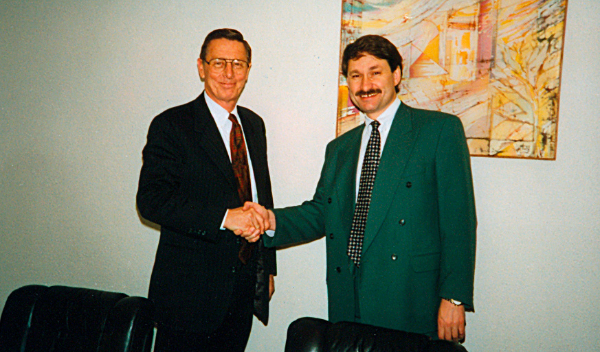 With Chairman of the Oracle Corporation James Abrahamson in Moscow, 1993 Personal archive of Leonid Boguslavsky